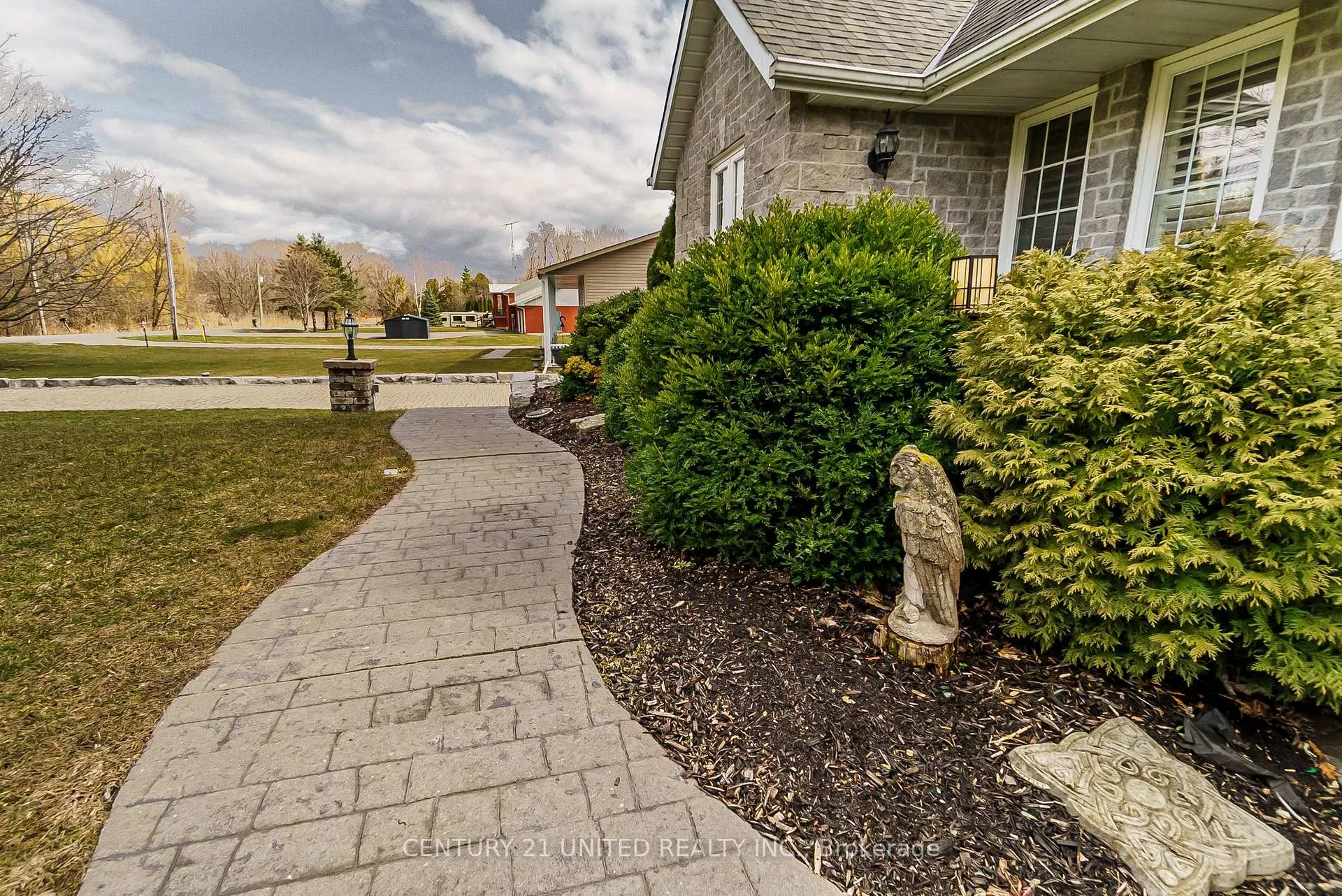 Photo 4 of 403 Hannah Road, Hamilton Township, Rural Hamilton — HOMEH