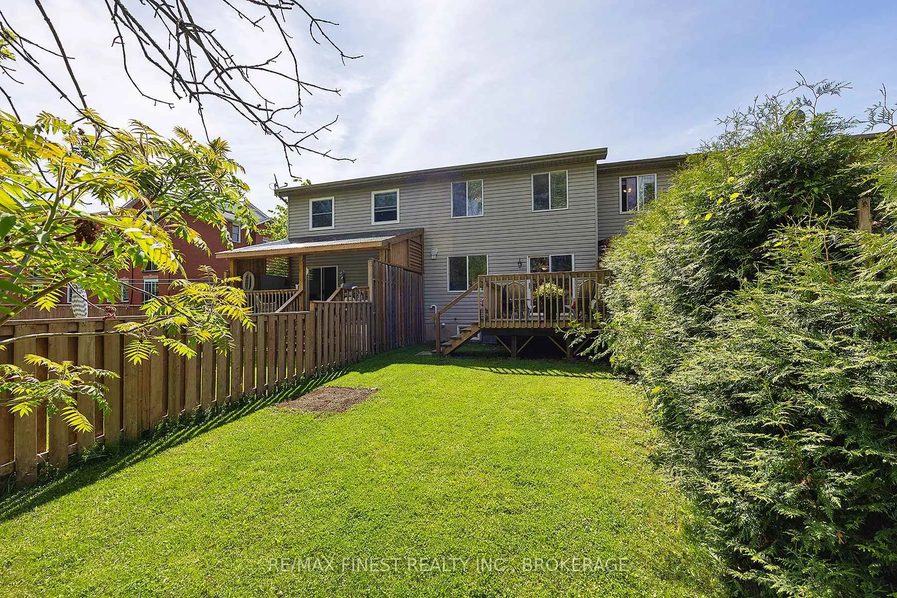 Photo 10 of 546 Garden Street, Gananoque — HOMEH