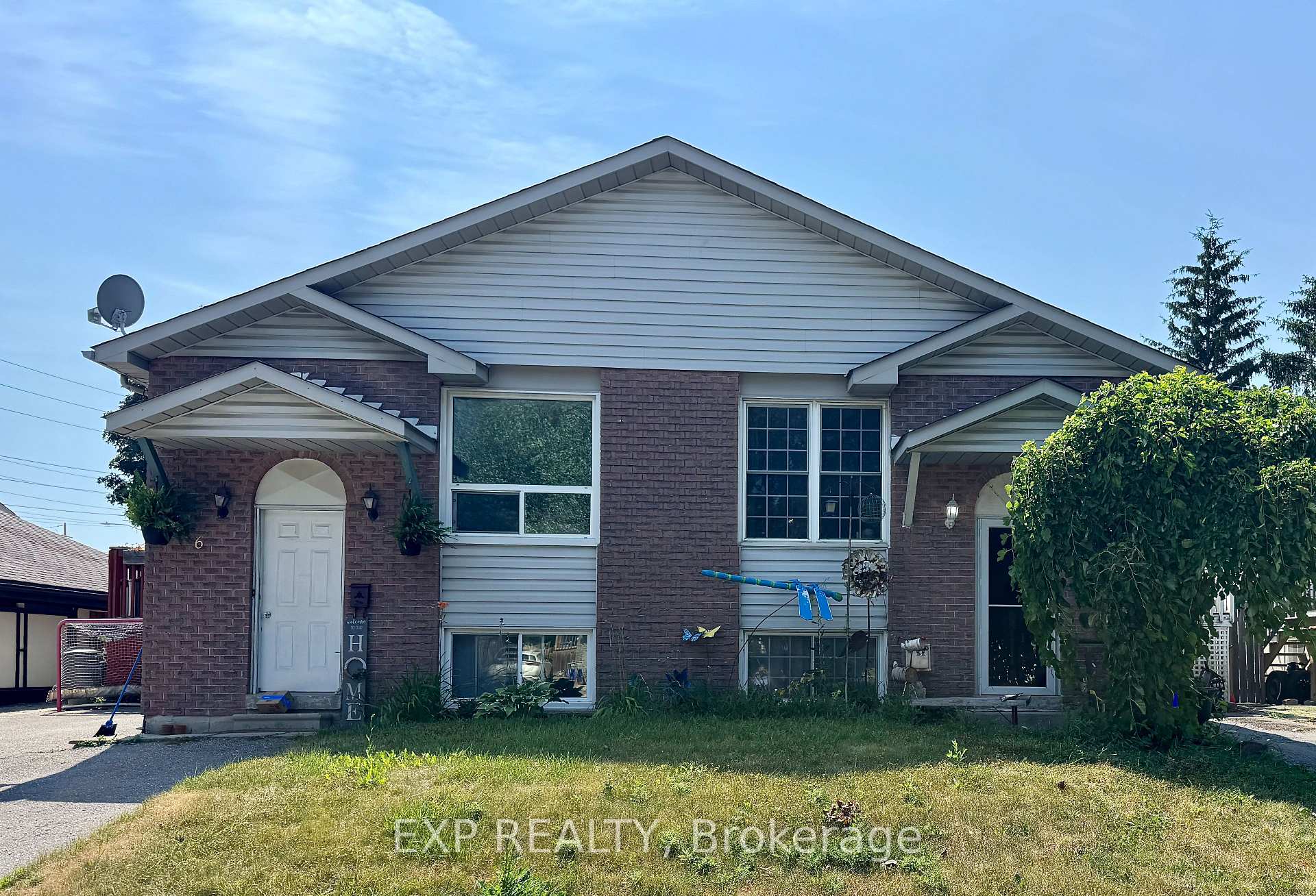 Photo 1 of 8 Lockhart Gate, Clarington, Bowmanville — HOMEH