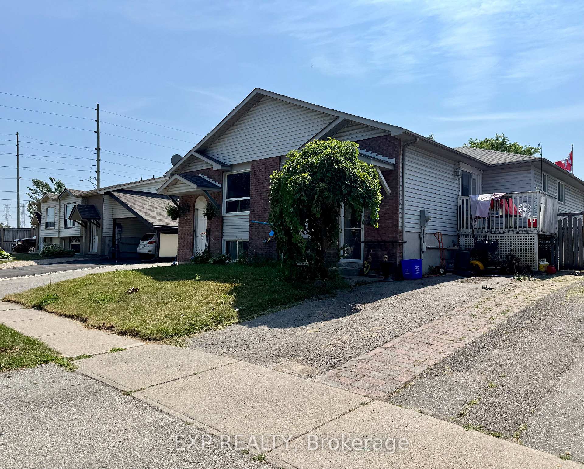 Photo 2 of 8 Lockhart Gate, Clarington, Bowmanville — HOMEH
