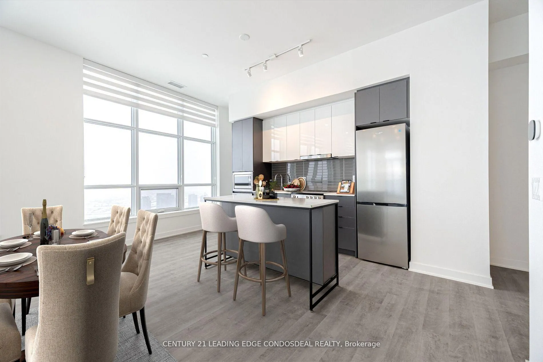 Photo 3 of Unit PH03, 30 Upper Mall Way, Vaughan, Brownridge — HOMEH