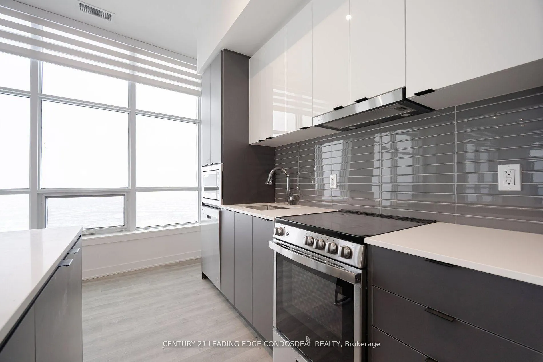 Photo 13 of Unit PH03, 30 Upper Mall Way, Vaughan, Brownridge — HOMEH