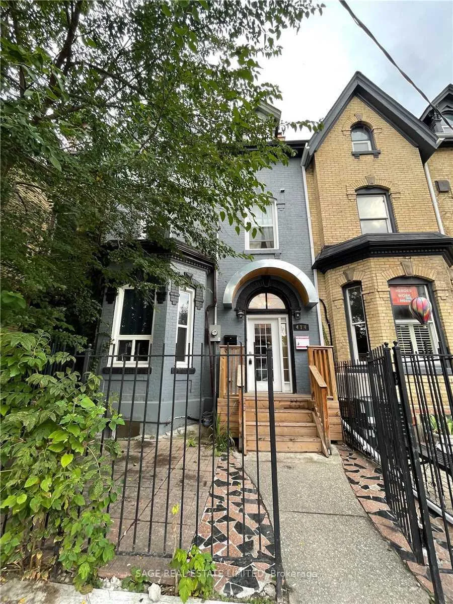 Front of Unit 101, 414 Dundas Street E