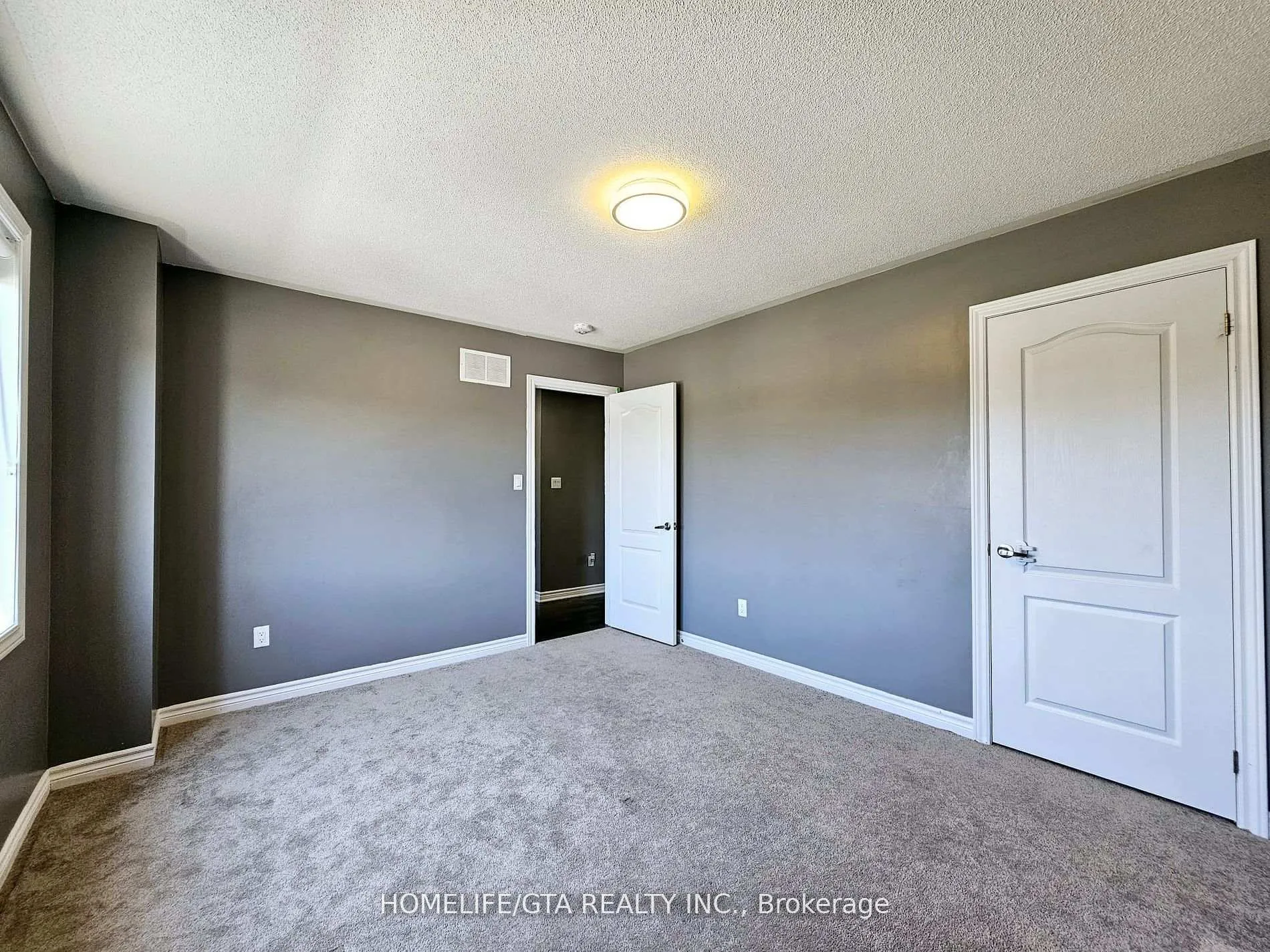 Photo 8 of 37 Butcher Street, Brock, Beaverton — HOMEH