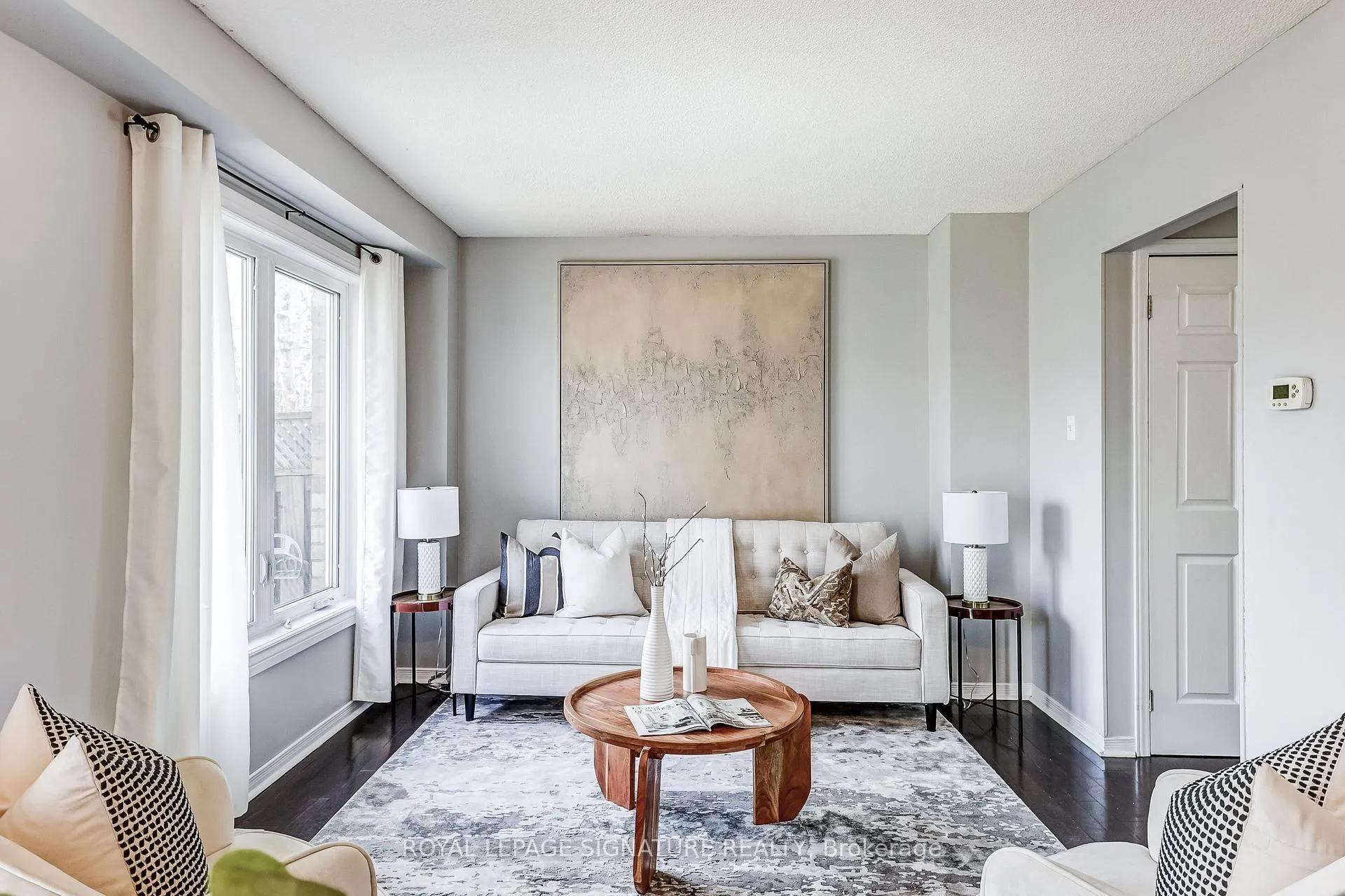 Photo 3 of 13 Hanning Court, Clarington, Bowmanville — HOMEH