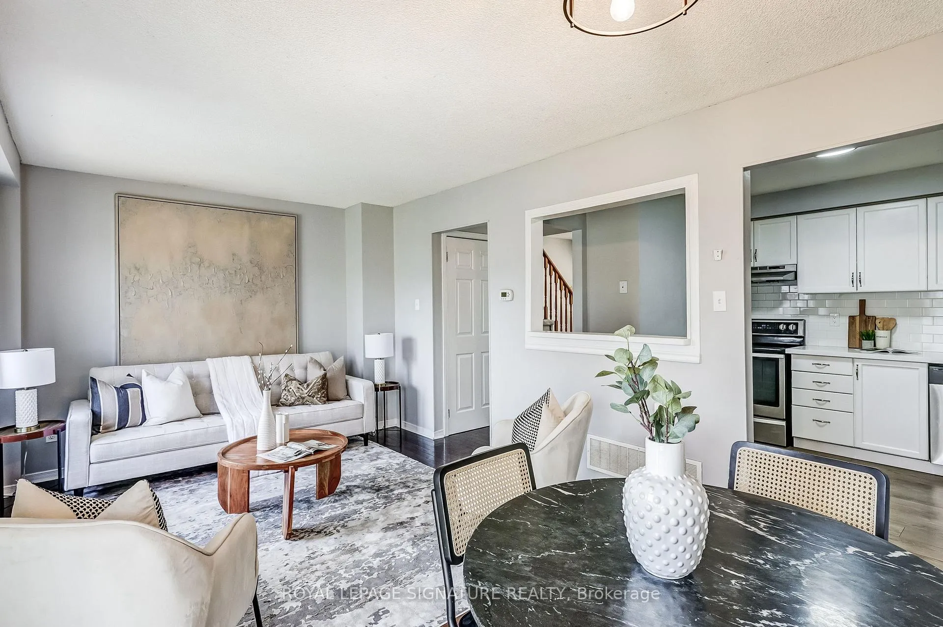 Photo 5 of 13 Hanning Court, Clarington, Bowmanville — HOMEH