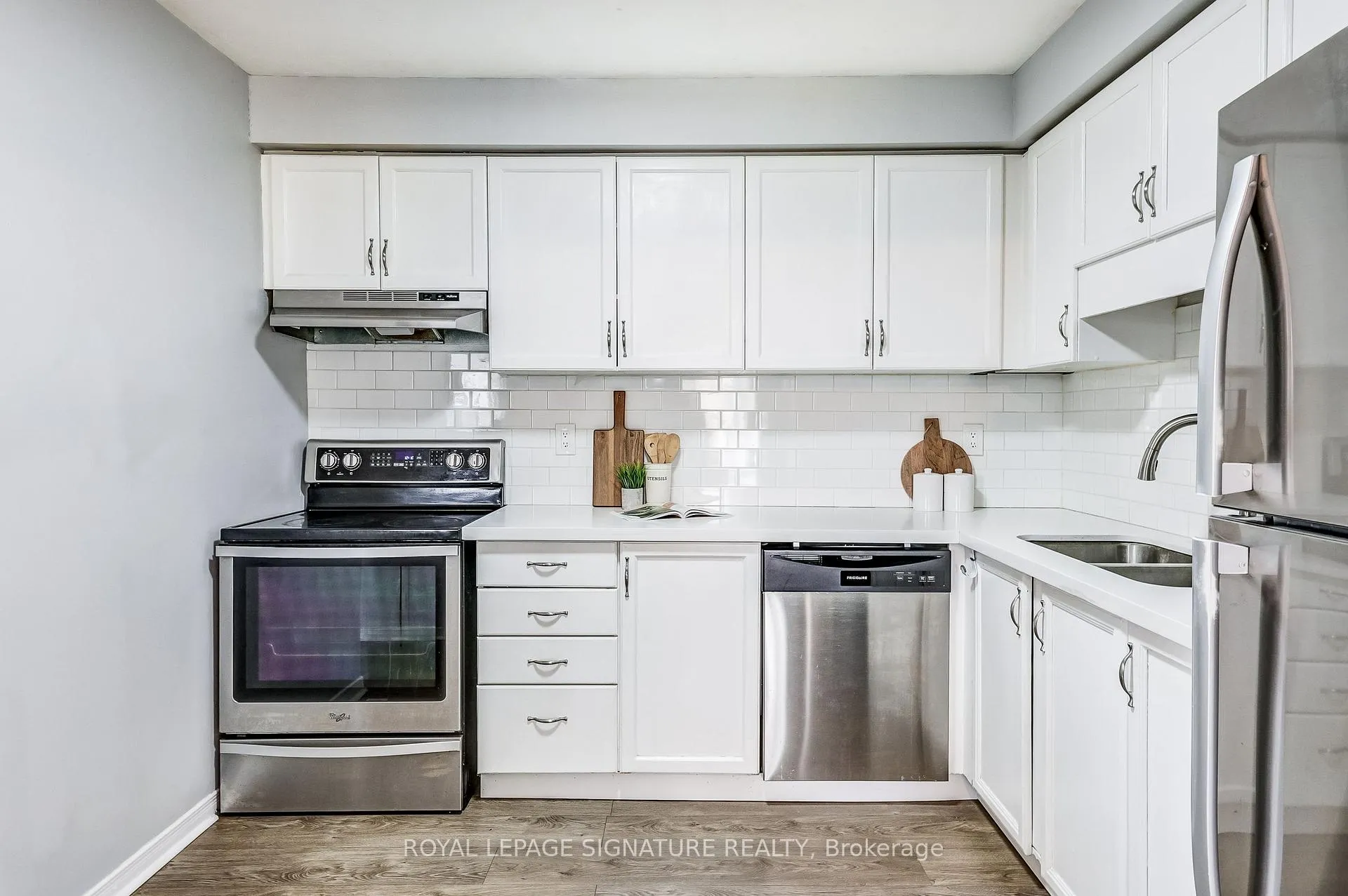Photo 8 of 13 Hanning Court, Clarington, Bowmanville — HOMEH