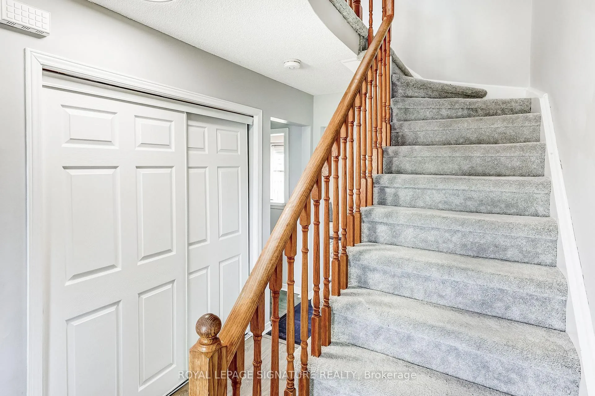 Photo 10 of 13 Hanning Court, Clarington, Bowmanville — HOMEH