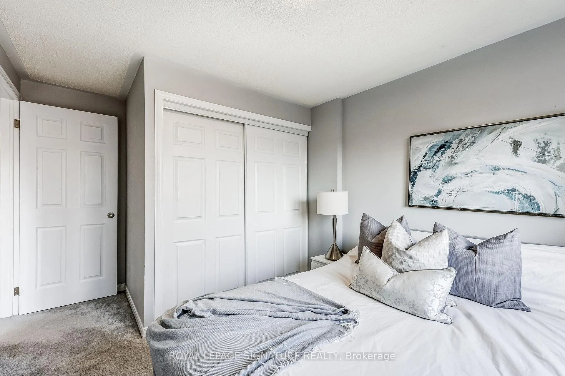 Photo 17 of 13 Hanning Court, Clarington, Bowmanville — HOMEH