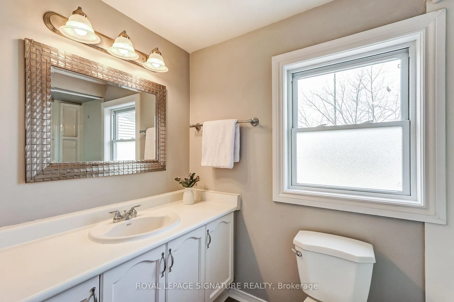 Photo 18 of 13 Hanning Court, Clarington, Bowmanville — HOMEH