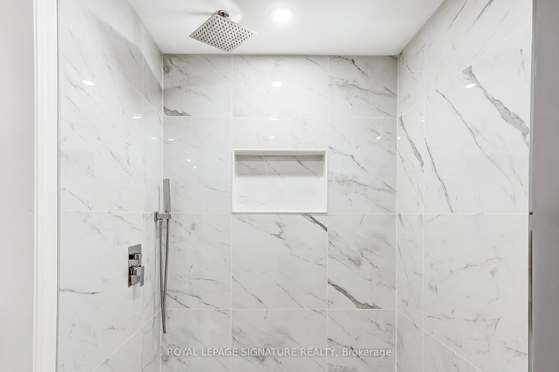 Photo 25 of 13 Hanning Court, Clarington, Bowmanville — HOMEH