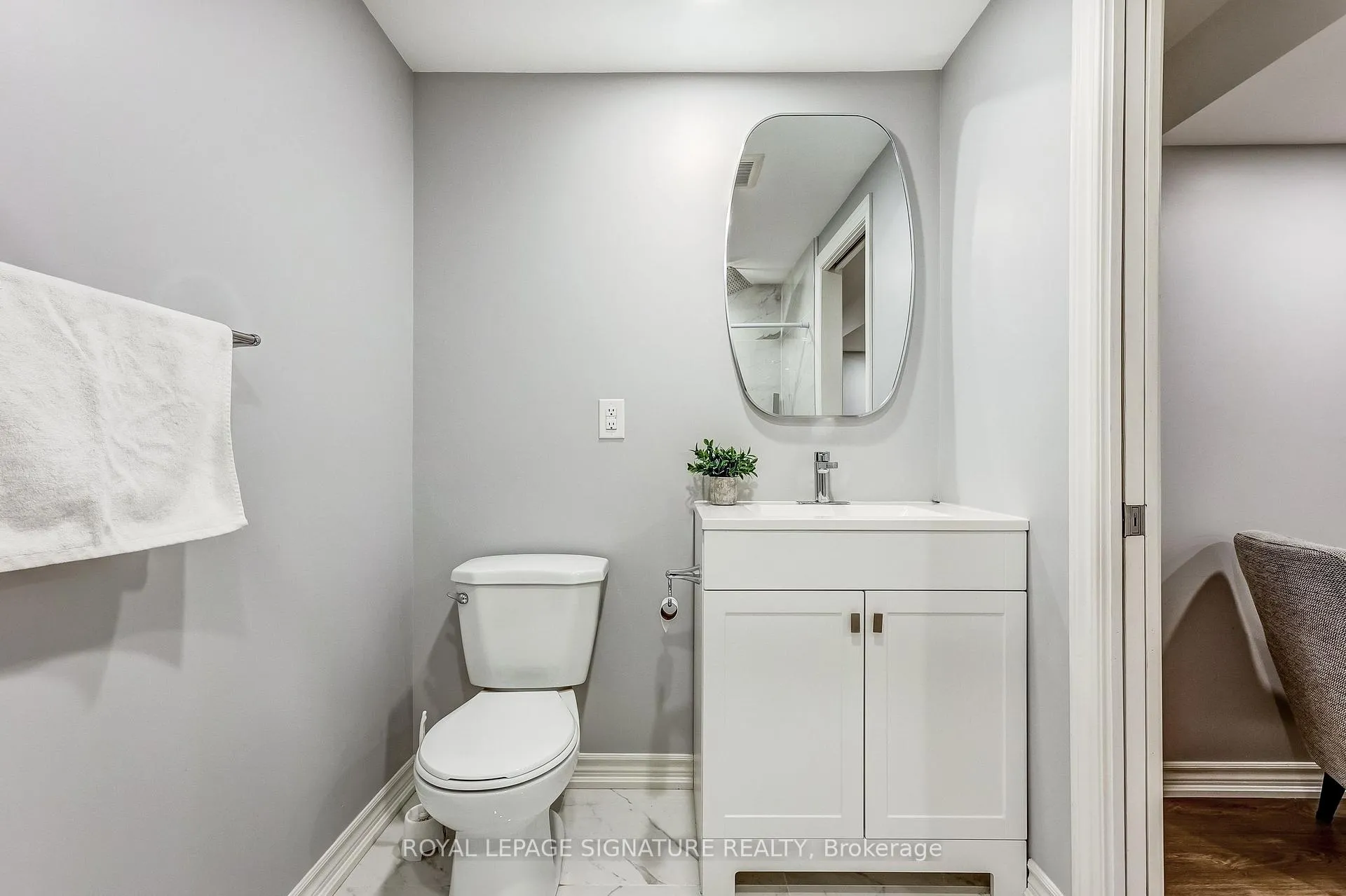 Photo 26 of 13 Hanning Court, Clarington, Bowmanville — HOMEH
