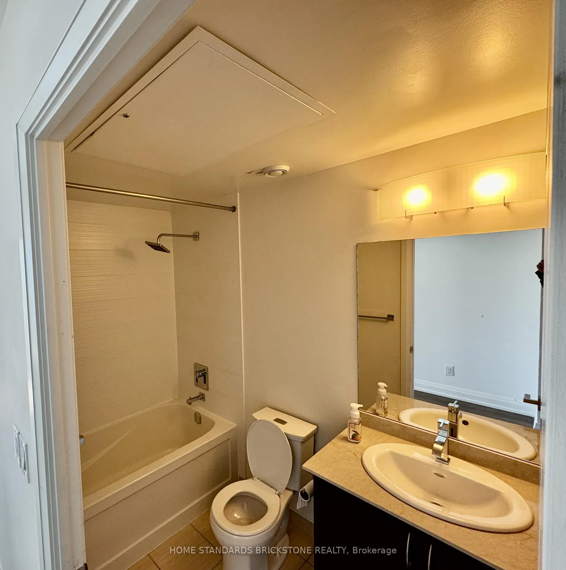 Photo 11 of Unit 2201, 7171 Yonge Street, Markham, Thornhill — HOMEH
