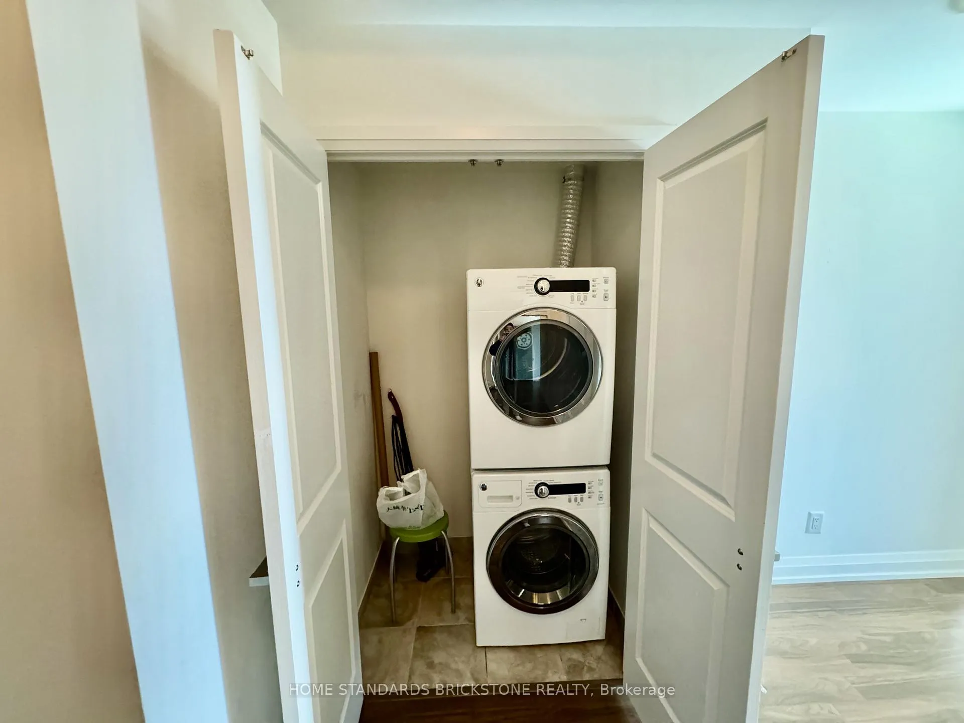 Photo 12 of Unit 2201, 7171 Yonge Street, Markham, Thornhill — HOMEH