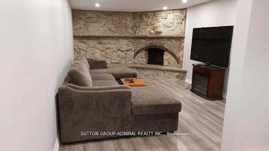 Photo 1 of 854 Moretta Avenue N, Pickering, West Shore — HOMEH