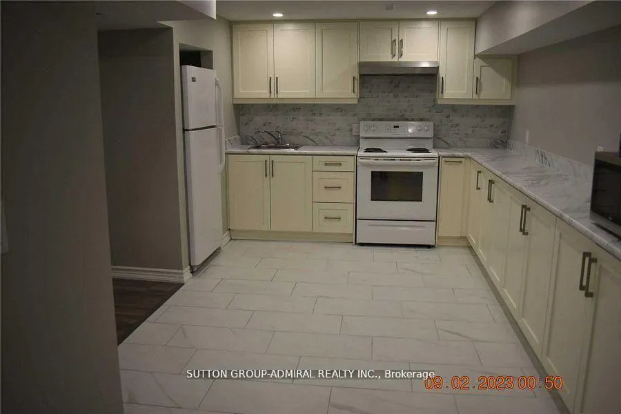 Photo 3 of 854 Moretta Avenue N, Pickering, West Shore — HOMEH