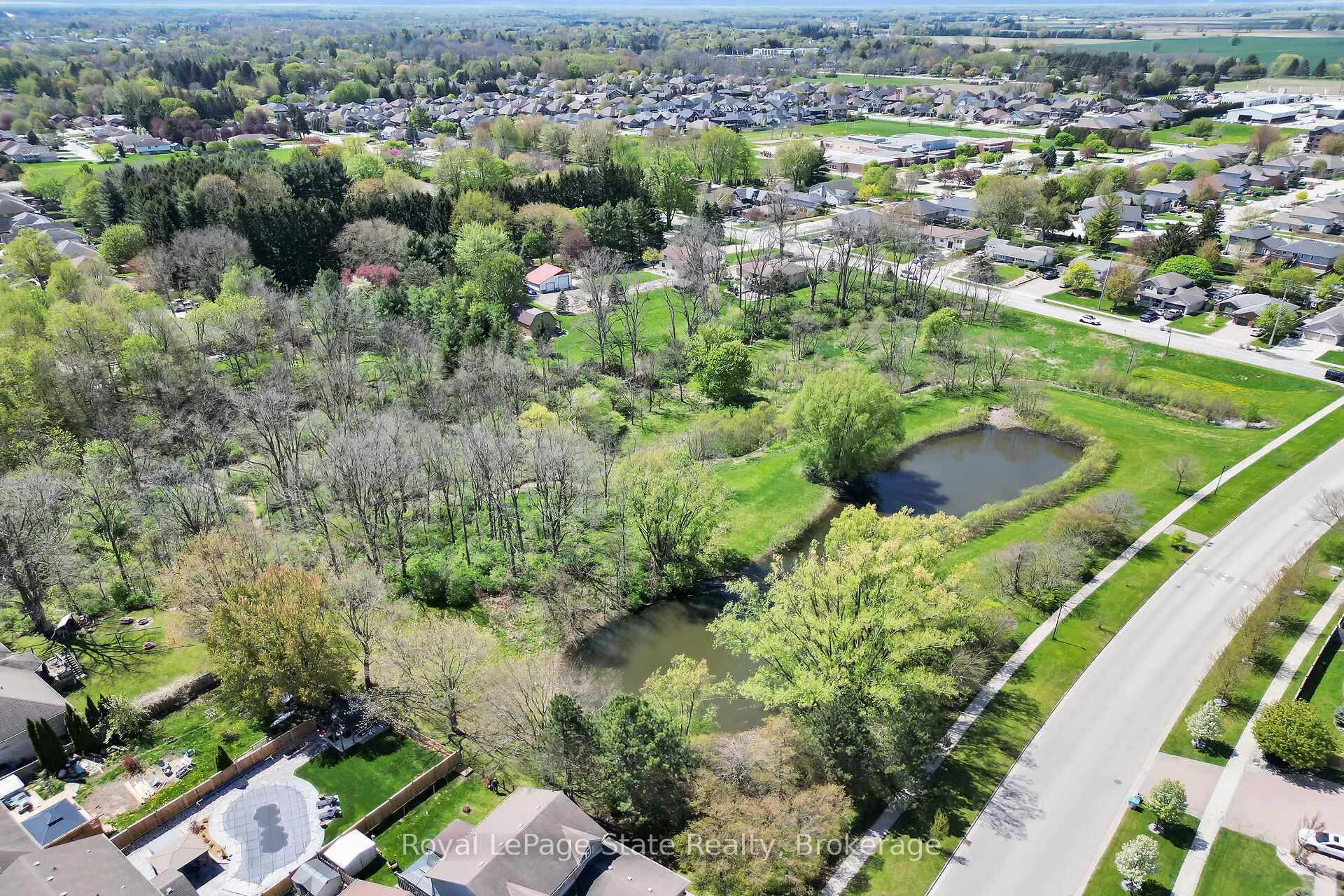 Photo 6 of 18 Kemp Crescent, Strathroy-Caradoc, NE — HOMEH