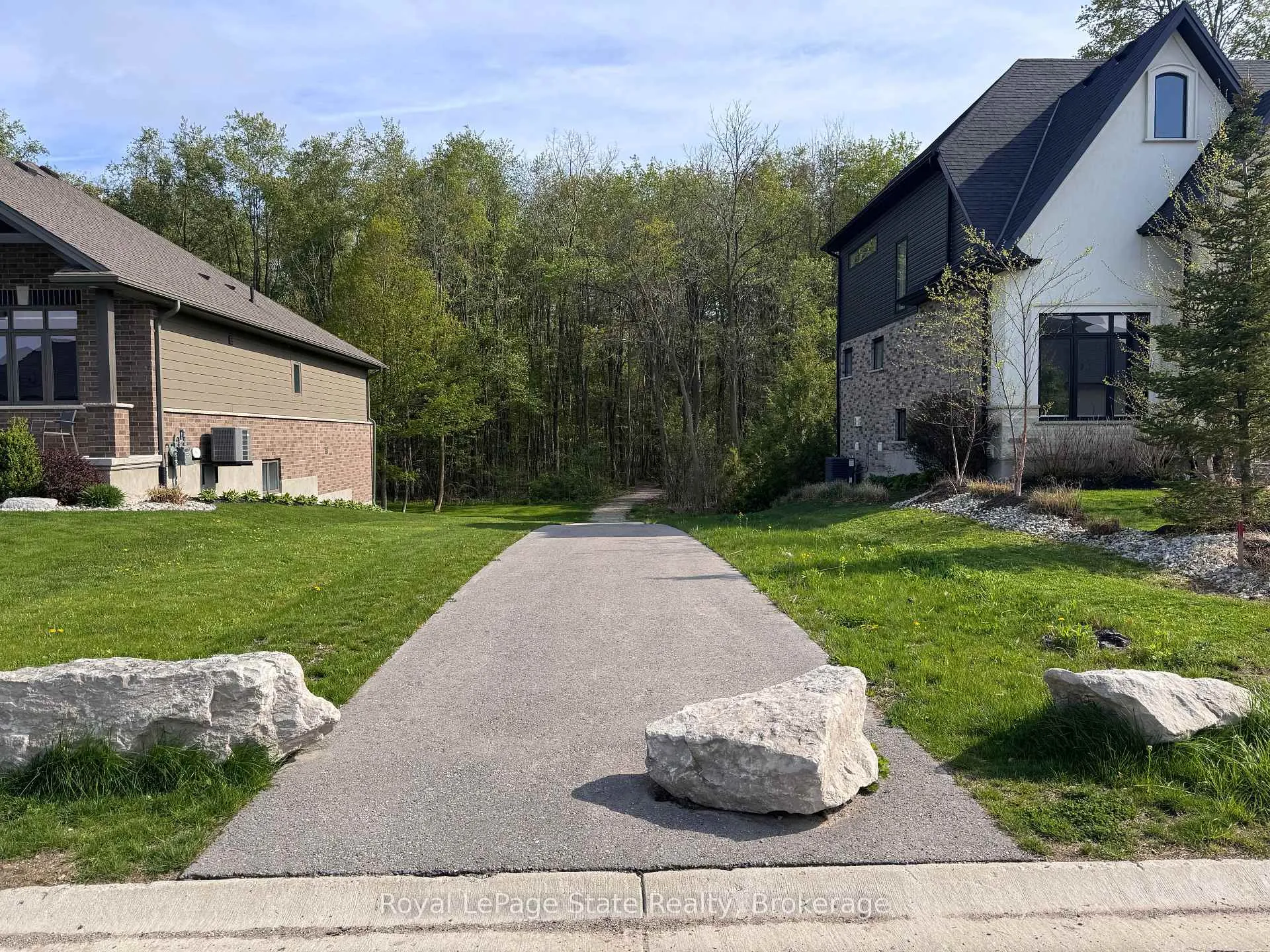 Photo 7 of 18 Kemp Crescent, Strathroy-Caradoc, NE — HOMEH