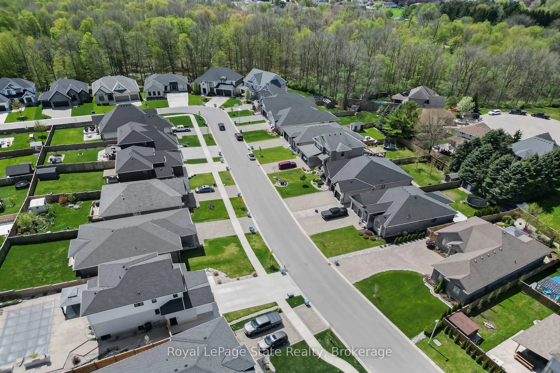 Photo 9 of 18 Kemp Crescent, Strathroy-Caradoc, NE — HOMEH