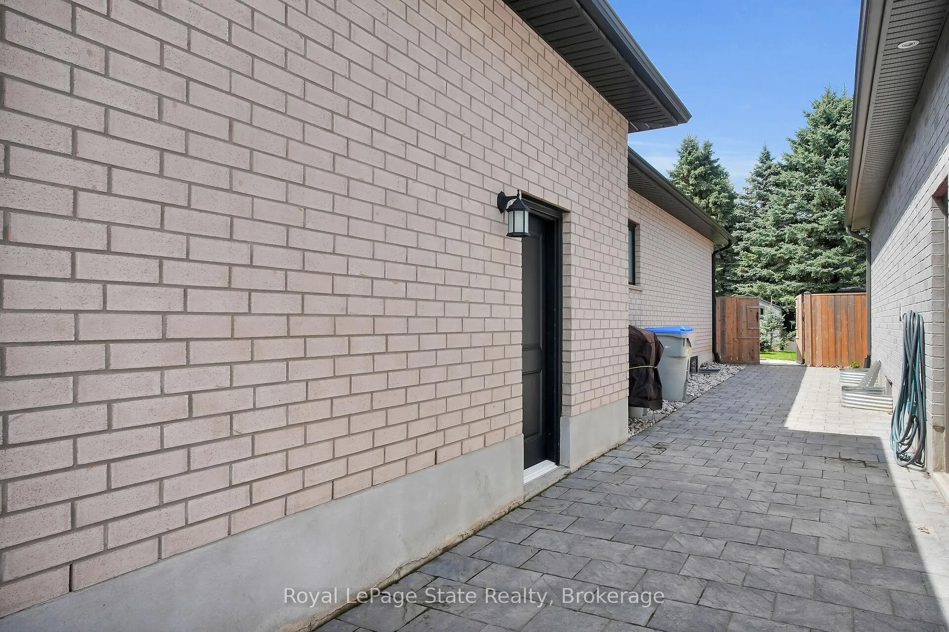 Photo 12 of 18 Kemp Crescent, Strathroy-Caradoc, NE — HOMEH