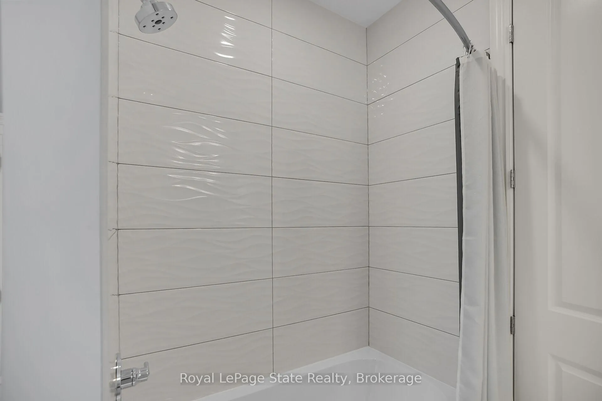 Photo 19 of 18 Kemp Crescent, Strathroy-Caradoc, NE — HOMEH