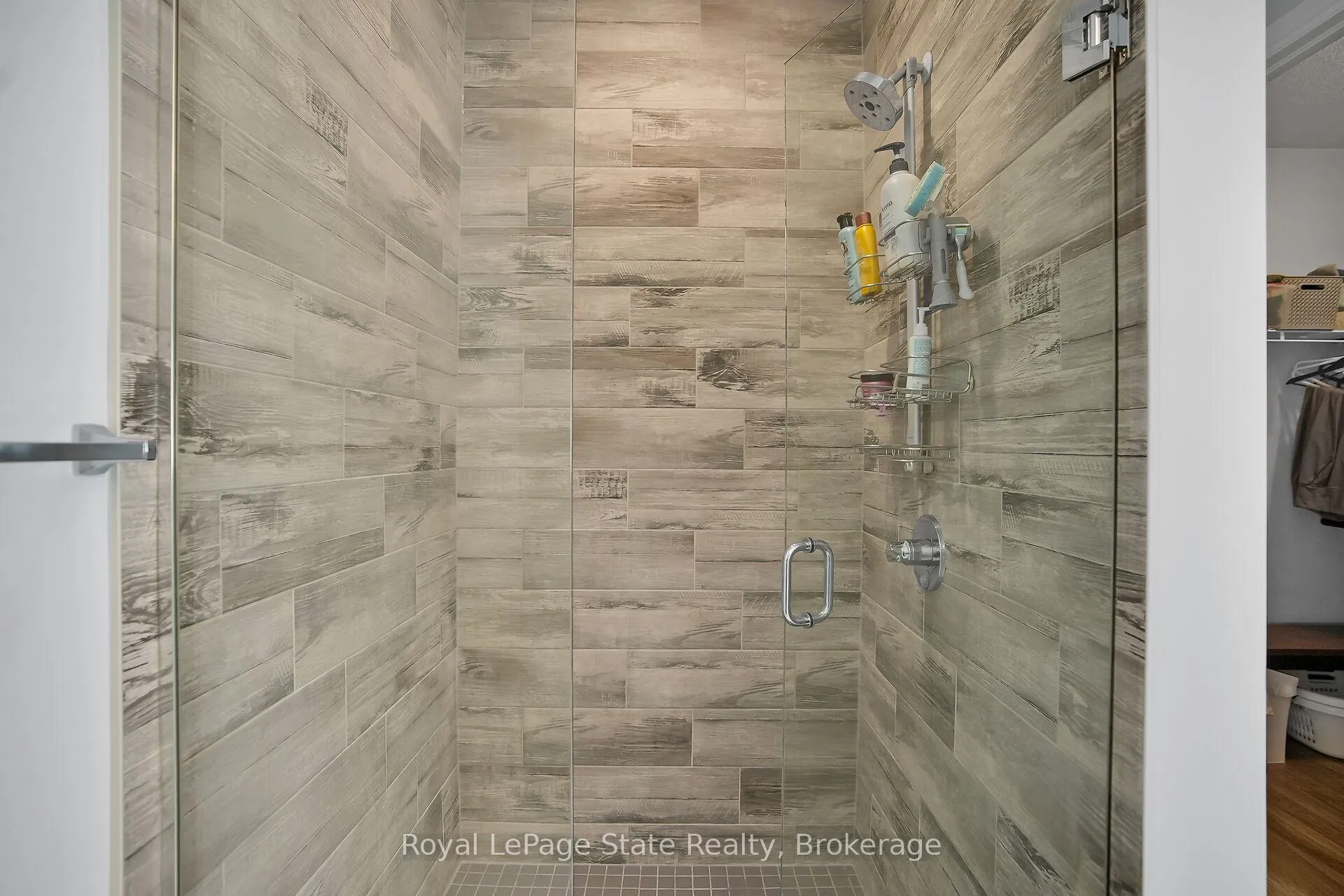 Photo 35 of 18 Kemp Crescent, Strathroy-Caradoc, NE — HOMEH