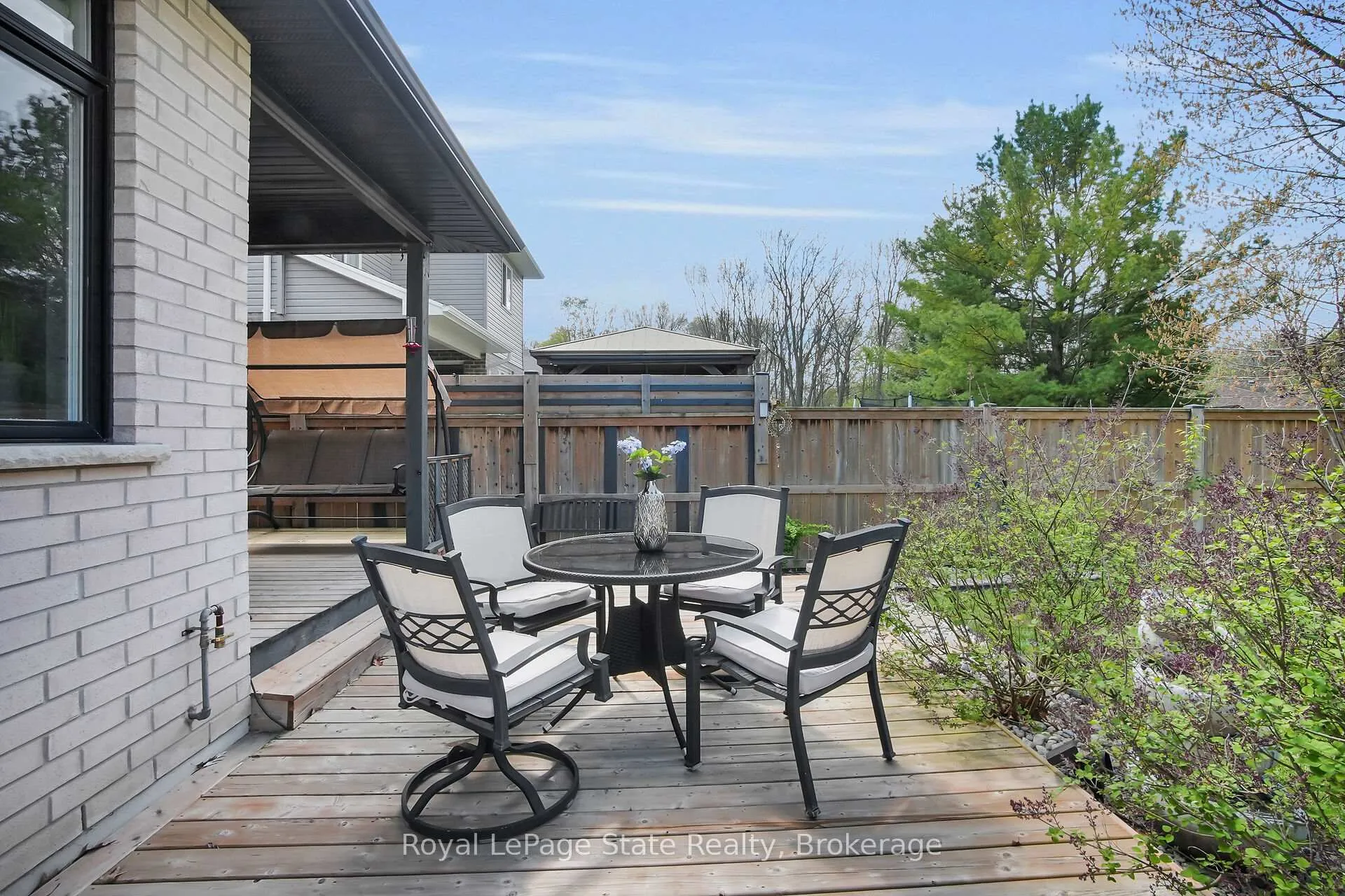 Photo 47 of 18 Kemp Crescent, Strathroy-Caradoc, NE — HOMEH