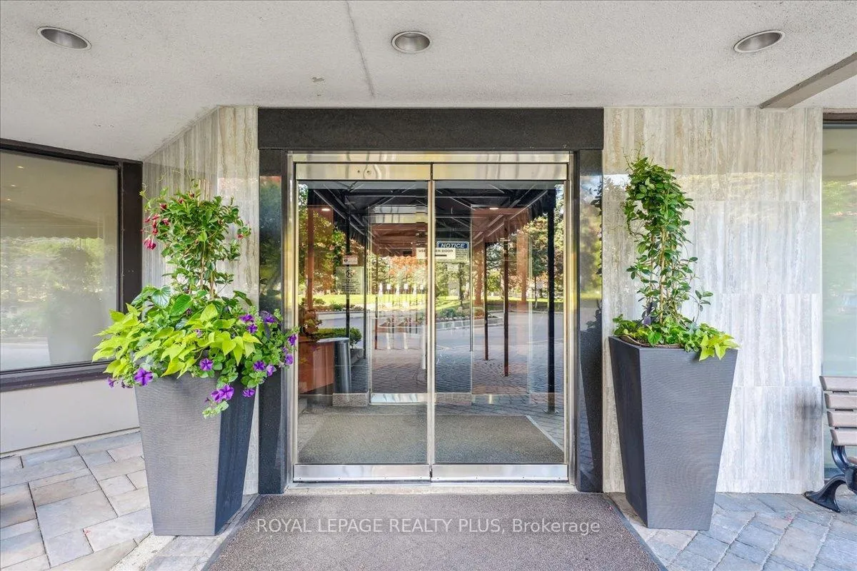 Photo 3 of Unit 1510, 7440 Bathurst Street, Vaughan, Brownridge — HOMEH