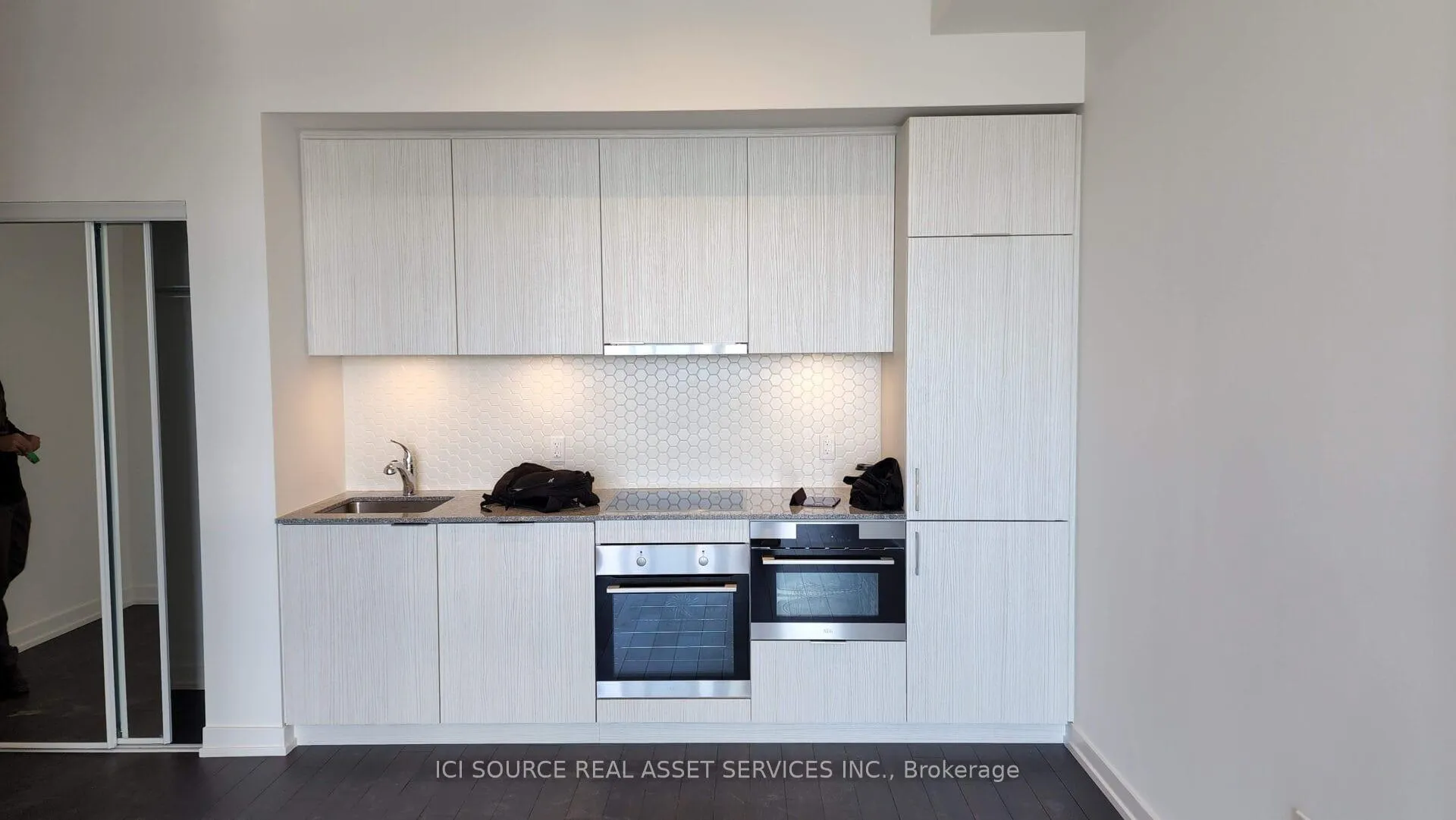 Photo 4 of Unit 1001, 158 Front Street E, Toronto, Moss Park — HOMEH