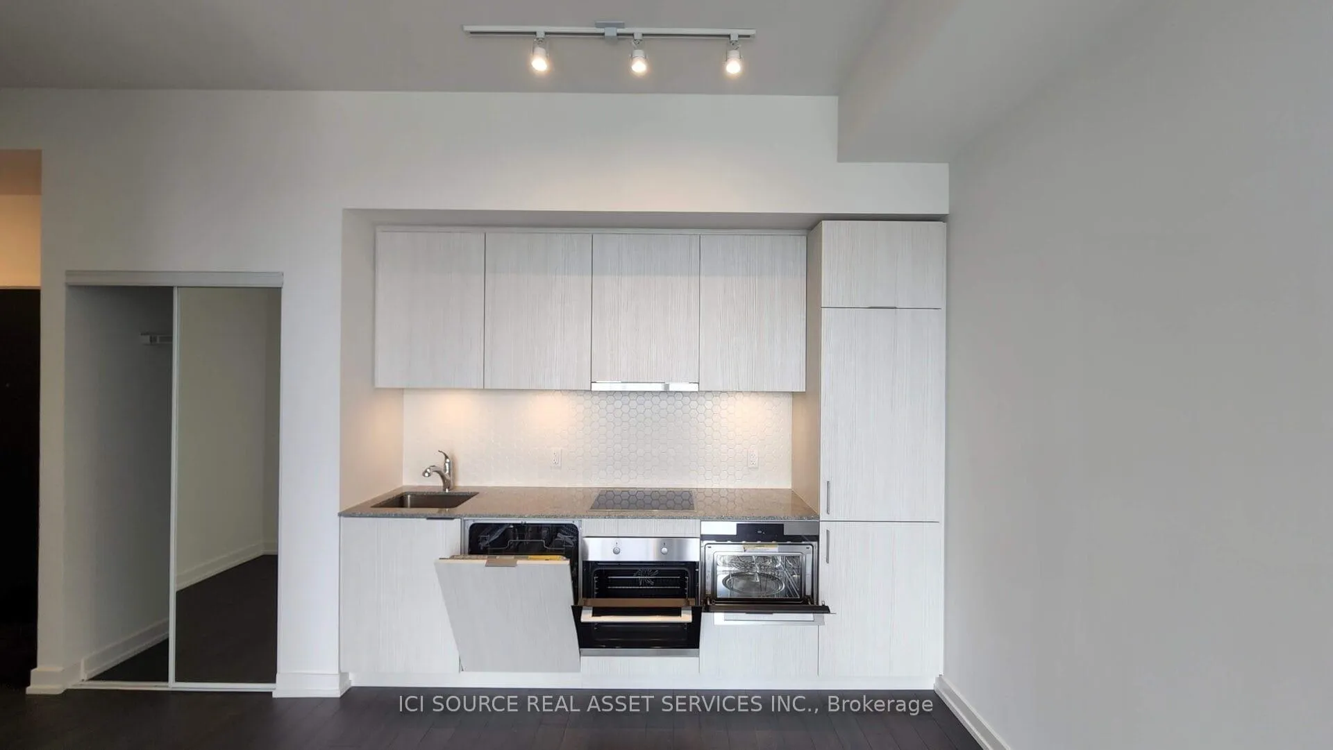 Photo 6 of Unit 1001, 158 Front Street E, Toronto, Moss Park — HOMEH