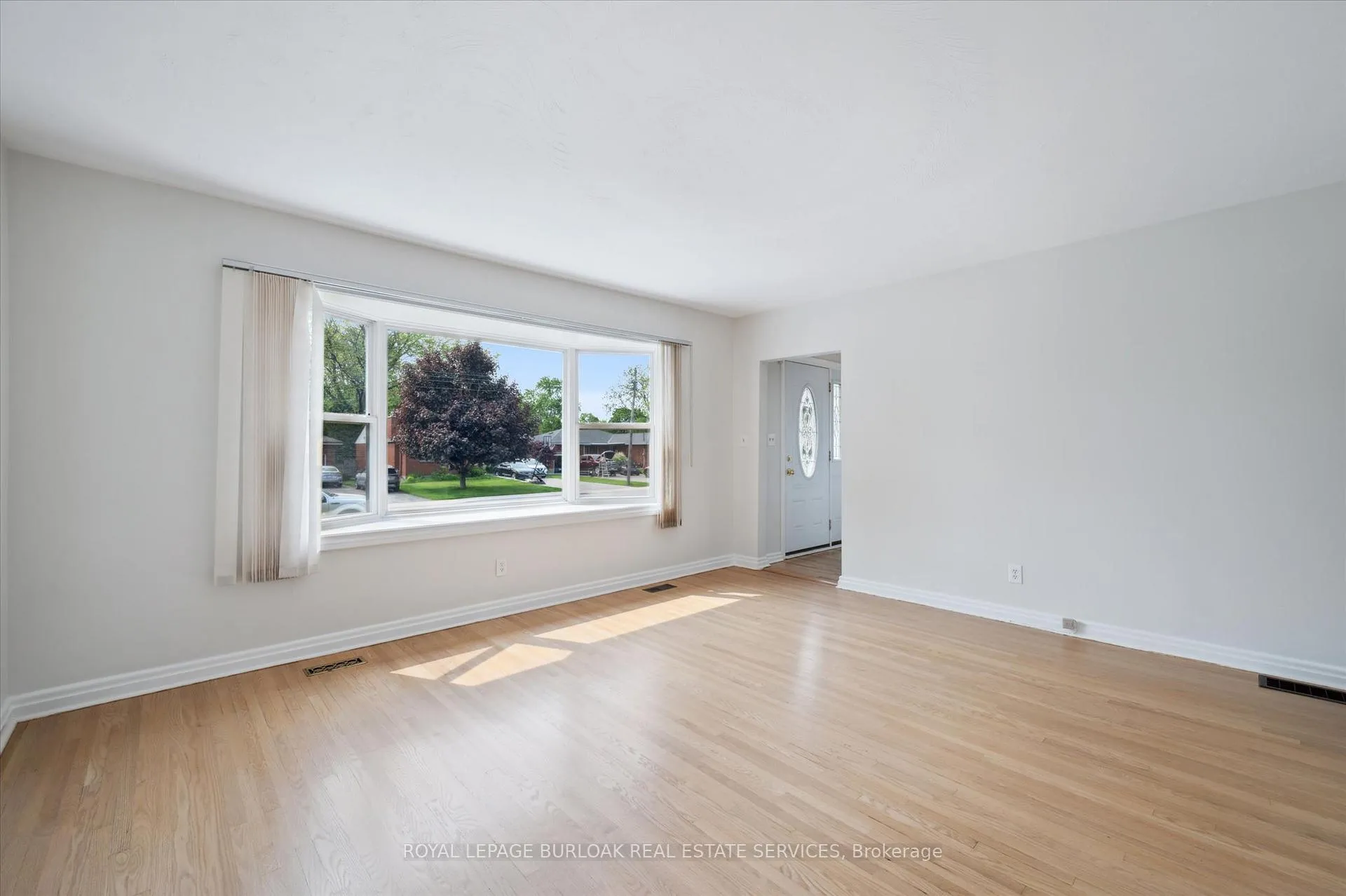 Photo 8 of 2237 Joyce Street, Burlington, Brant — HOMEH