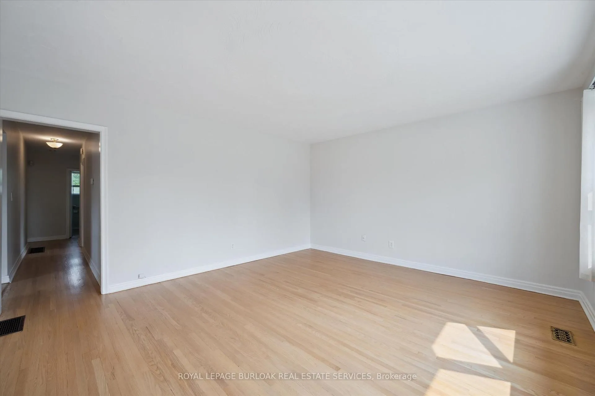 Photo 9 of 2237 Joyce Street, Burlington, Brant — HOMEH