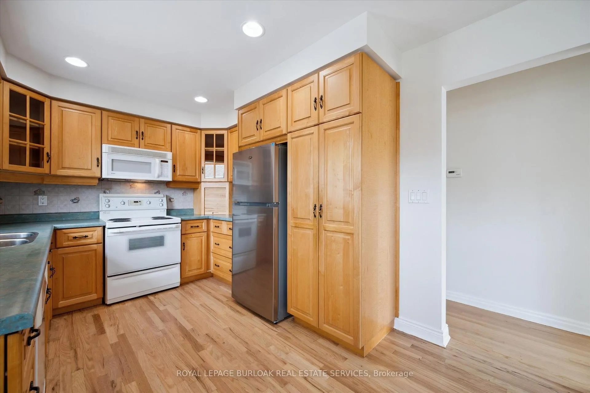 Photo 12 of 2237 Joyce Street, Burlington, Brant — HOMEH