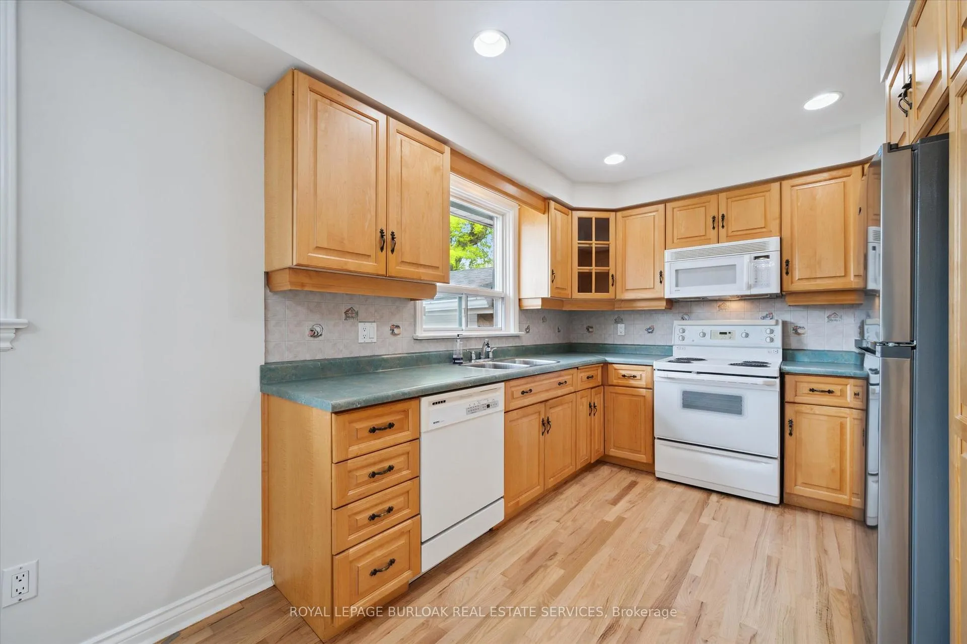 Photo 13 of 2237 Joyce Street, Burlington, Brant — HOMEH