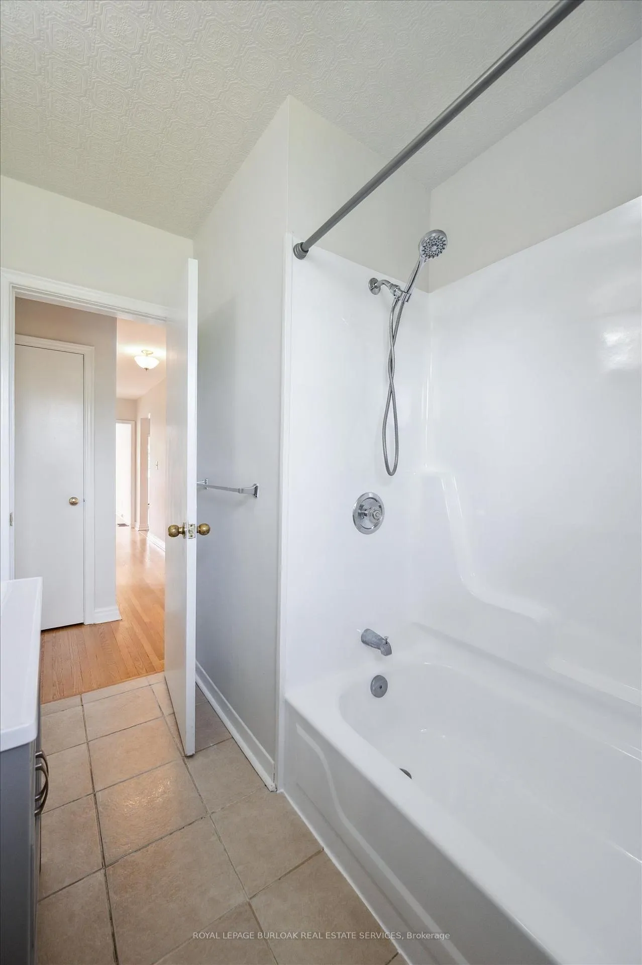 Photo 20 of 2237 Joyce Street, Burlington, Brant — HOMEH