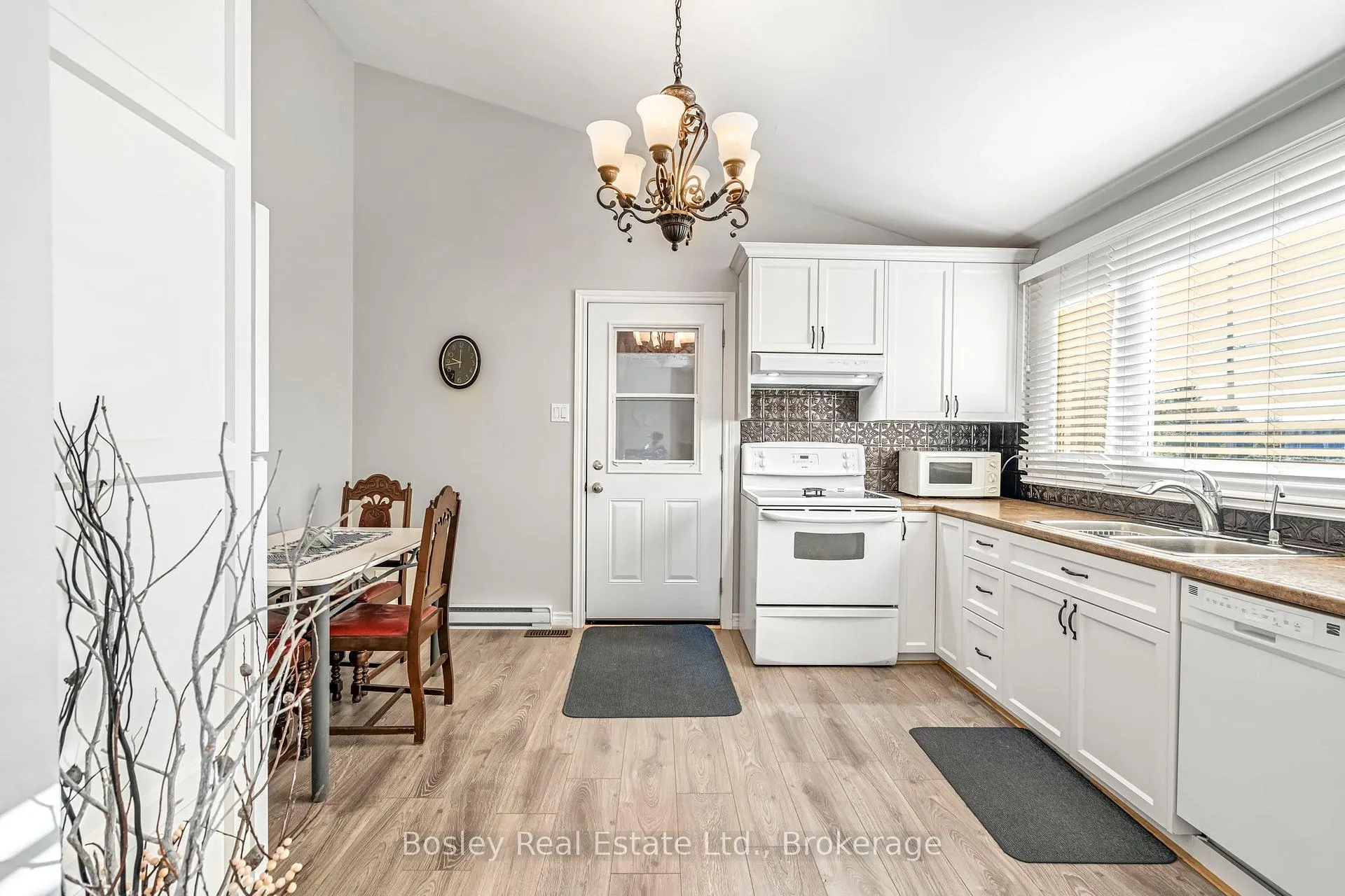 Photo 8 of Unit 124, 1080 County Road, Clearview, Singhampton — HOMEH