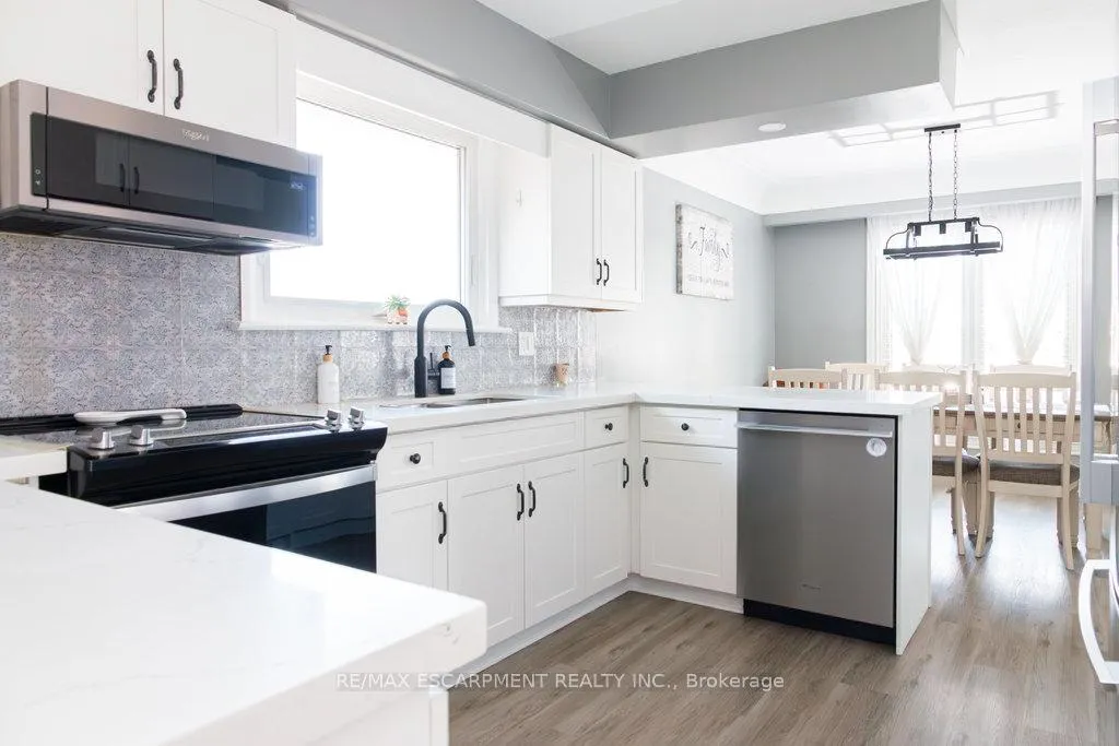 Photo 14 of 3 Pleasant Avenue, Hamilton, Stoney Creek — HOMEH