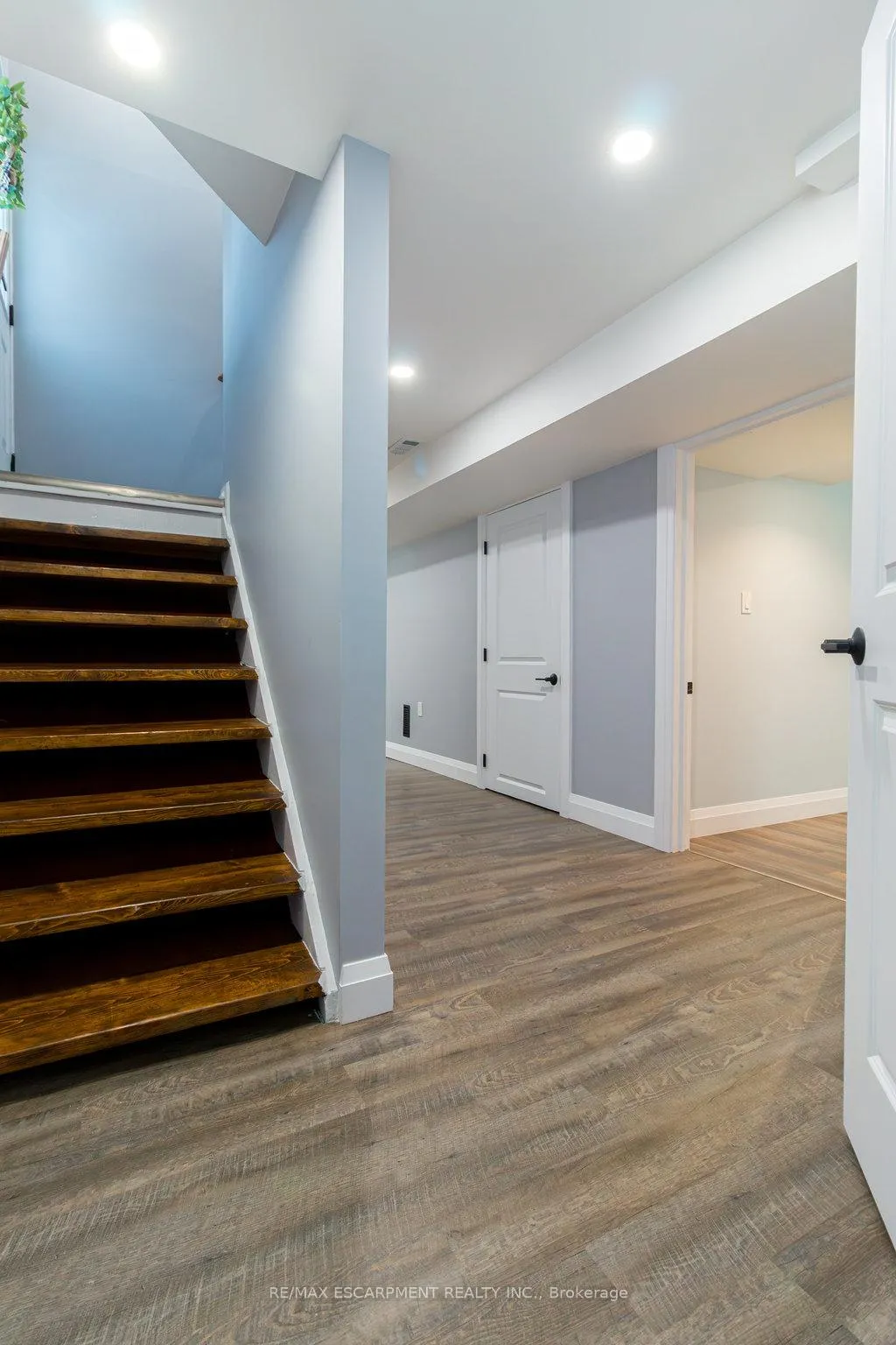 Photo 26 of 3 Pleasant Avenue, Hamilton, Stoney Creek — HOMEH