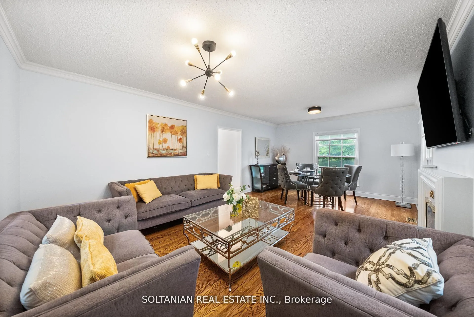 Photo 7 of 24 Laureleaf Road, Markham, Bayview Glen — HOMEH