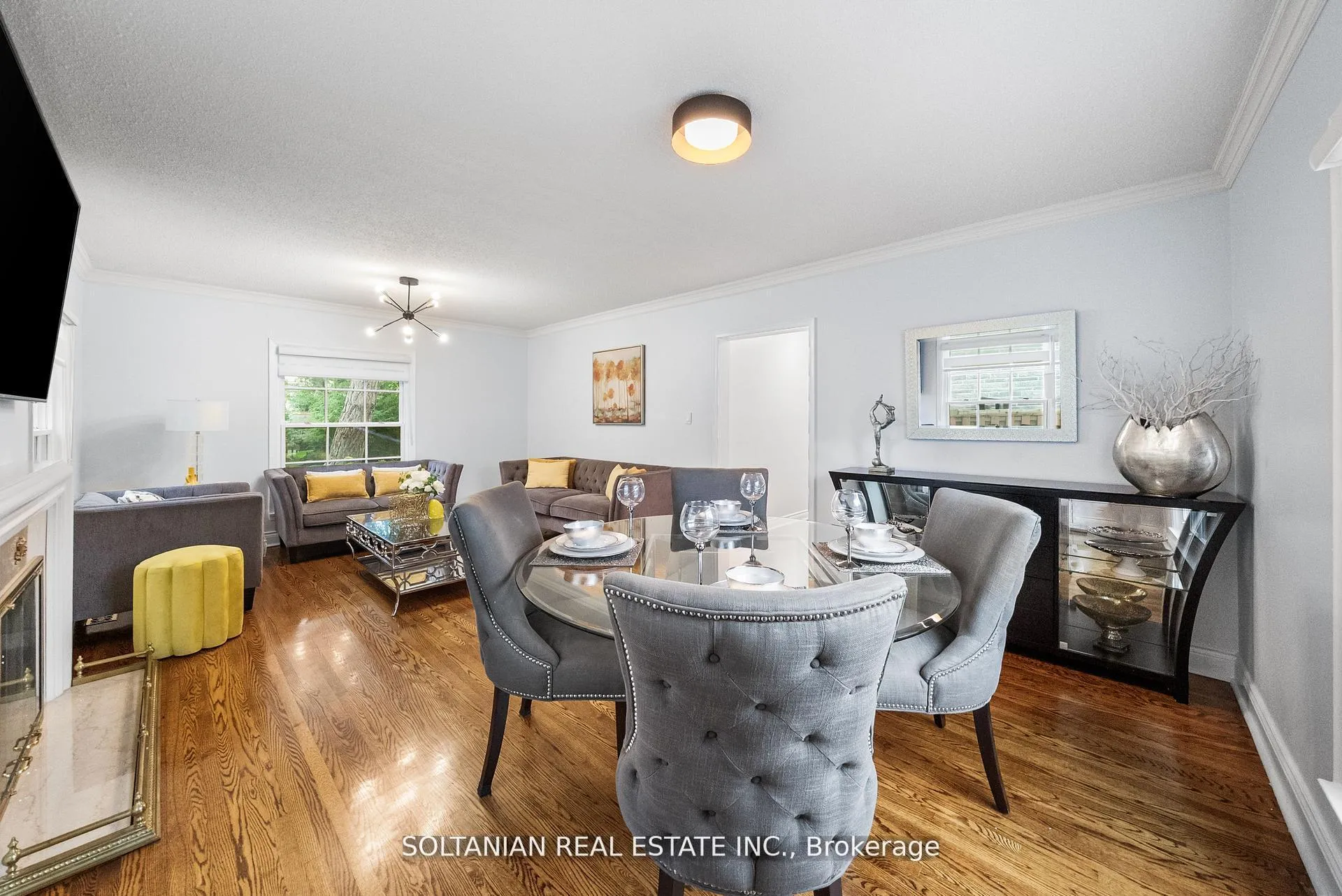 Photo 10 of 24 Laureleaf Road, Markham, Bayview Glen — HOMEH
