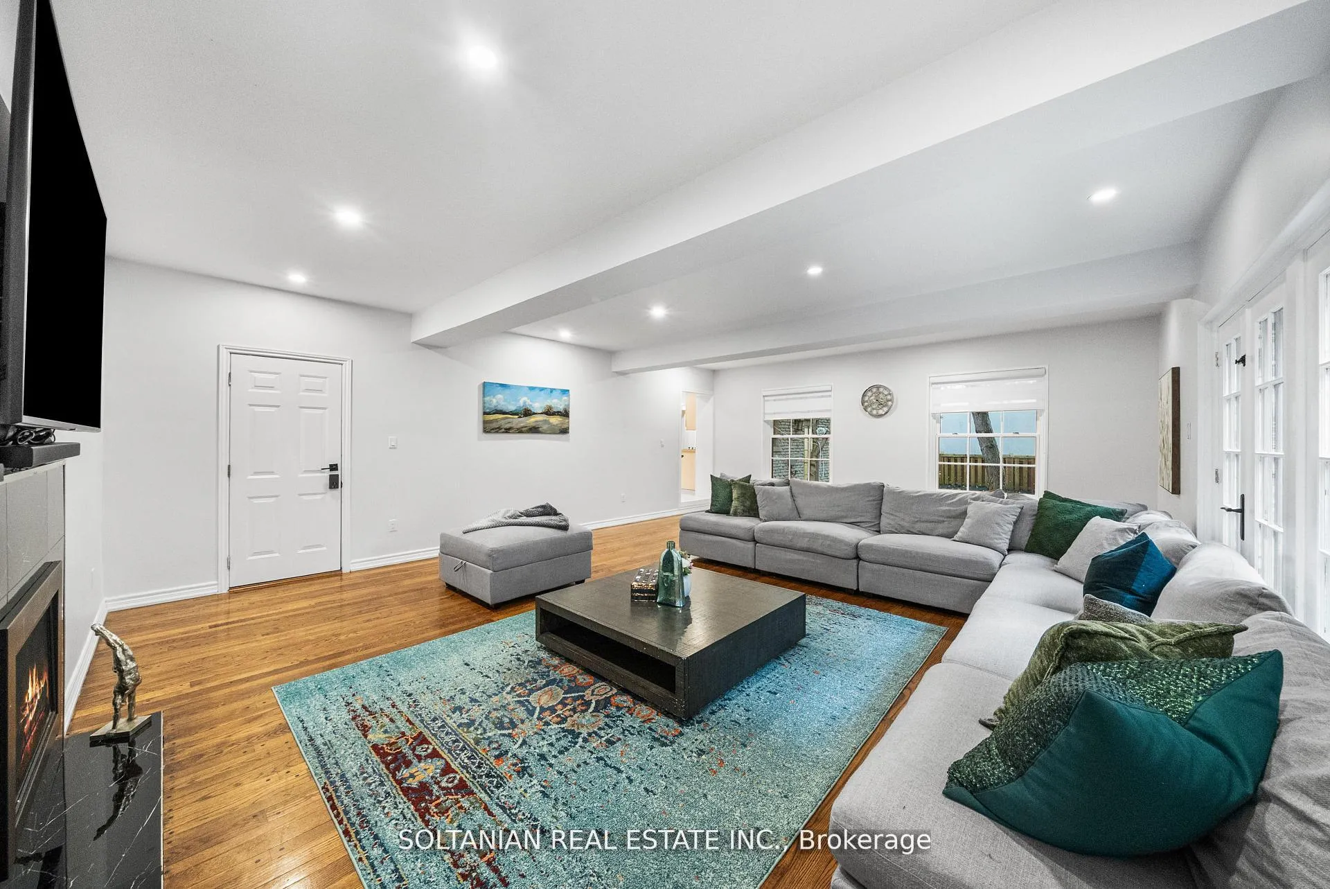 Photo 18 of 24 Laureleaf Road, Markham, Bayview Glen — HOMEH
