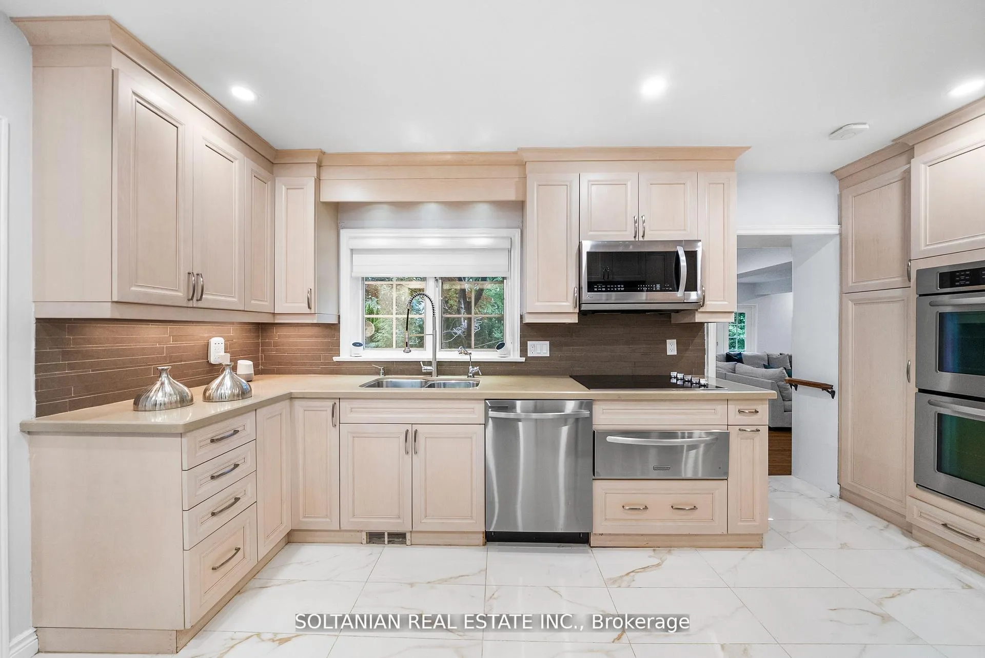 Photo 19 of 24 Laureleaf Road, Markham, Bayview Glen — HOMEH