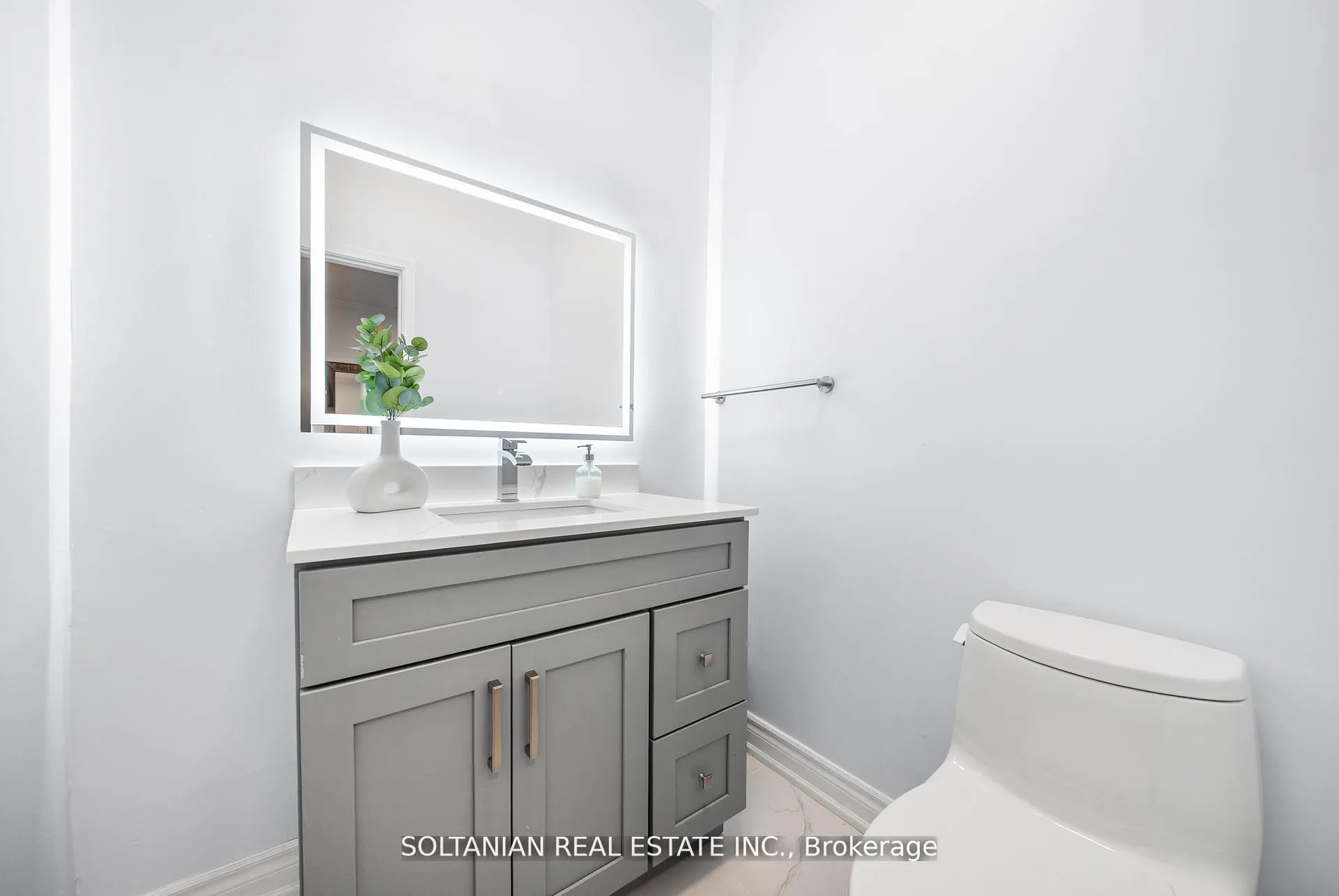 Photo 25 of 24 Laureleaf Road, Markham, Bayview Glen — HOMEH