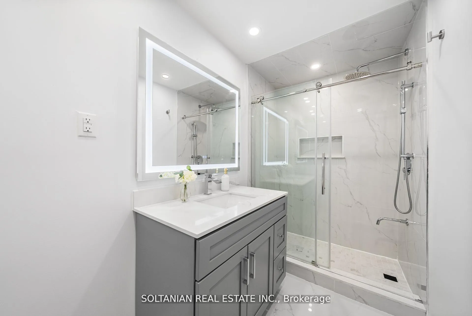 Photo 30 of 24 Laureleaf Road, Markham, Bayview Glen — HOMEH