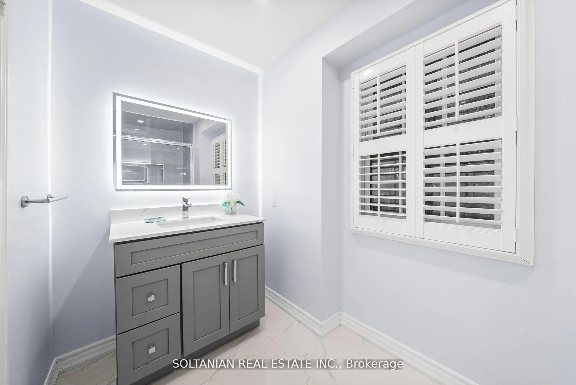 Photo 38 of 24 Laureleaf Road, Markham, Bayview Glen — HOMEH