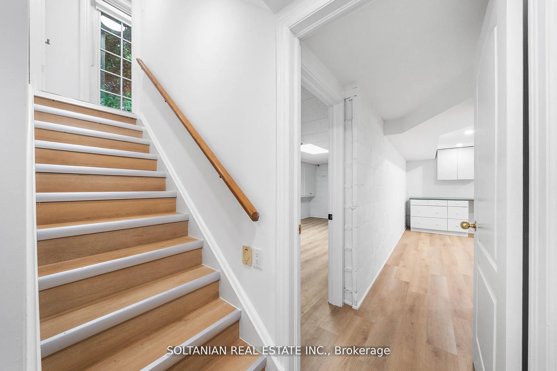 Photo 39 of 24 Laureleaf Road, Markham, Bayview Glen — HOMEH