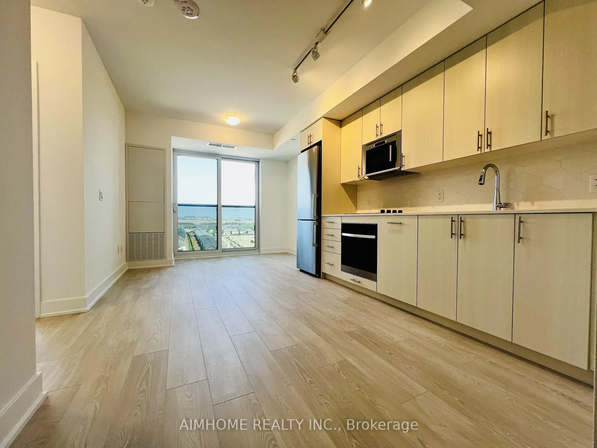 Photo 3 of Unit 1003, 2545 Simcoe Street N, Oshawa, Windfields — HOMEH