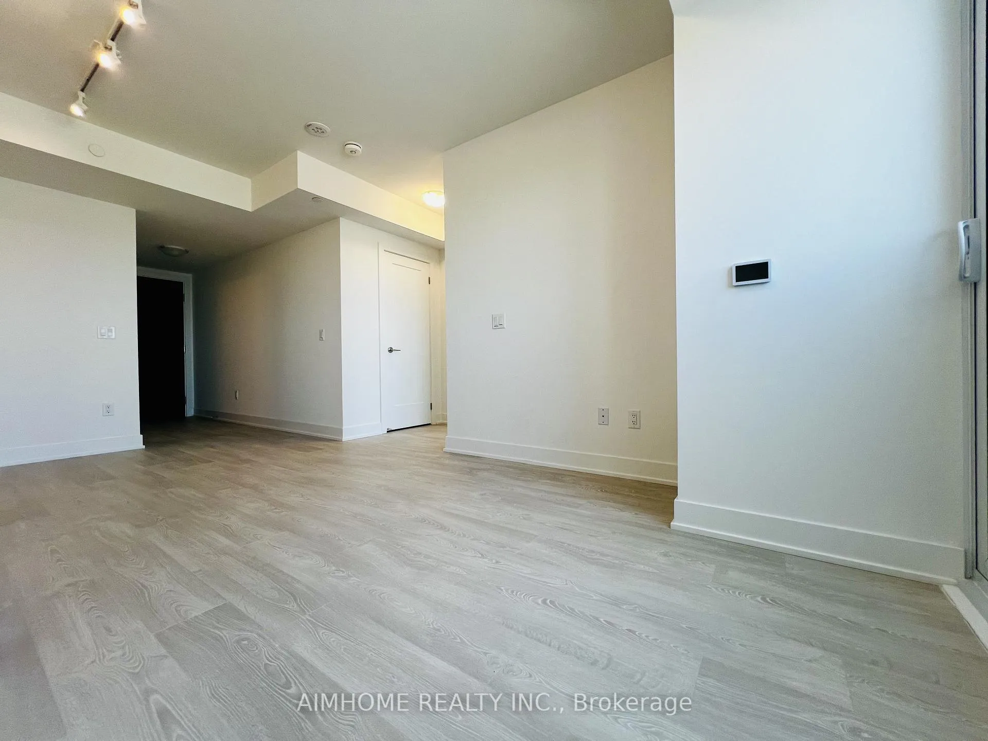 Photo 9 of Unit 1003, 2545 Simcoe Street N, Oshawa, Windfields — HOMEH