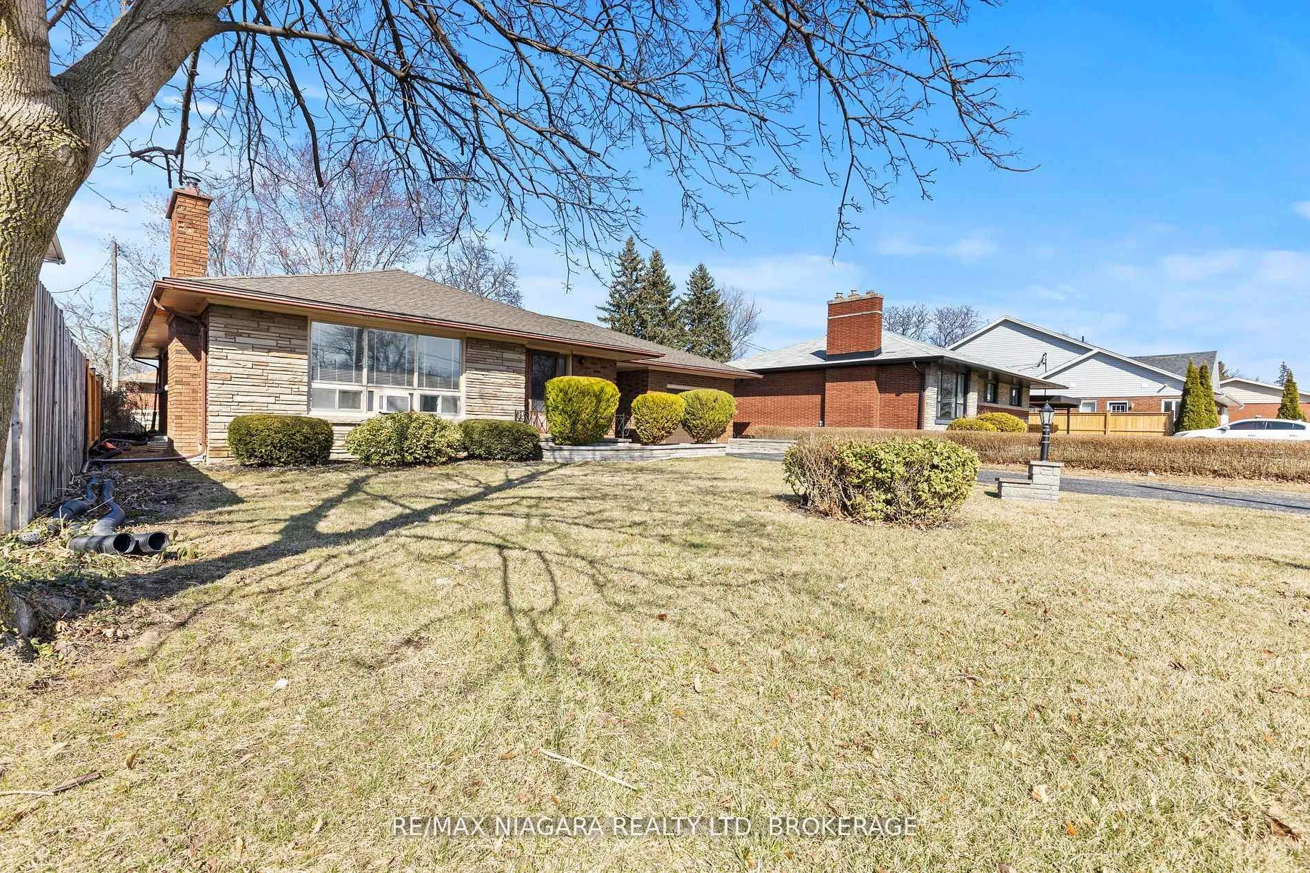 Photo 2 of 85 Glendale Avenue, St. Catharines, Glendale/Glenridge — HOMEH