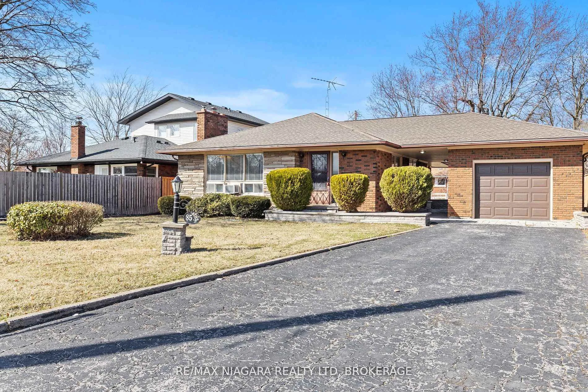 Photo 4 of 85 Glendale Avenue, St. Catharines, Glendale/Glenridge — HOMEH